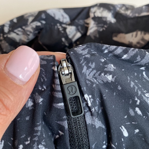 Lululemon Active Jacket - Canopy Ice Grey Black Size L - Picture 10 of 14